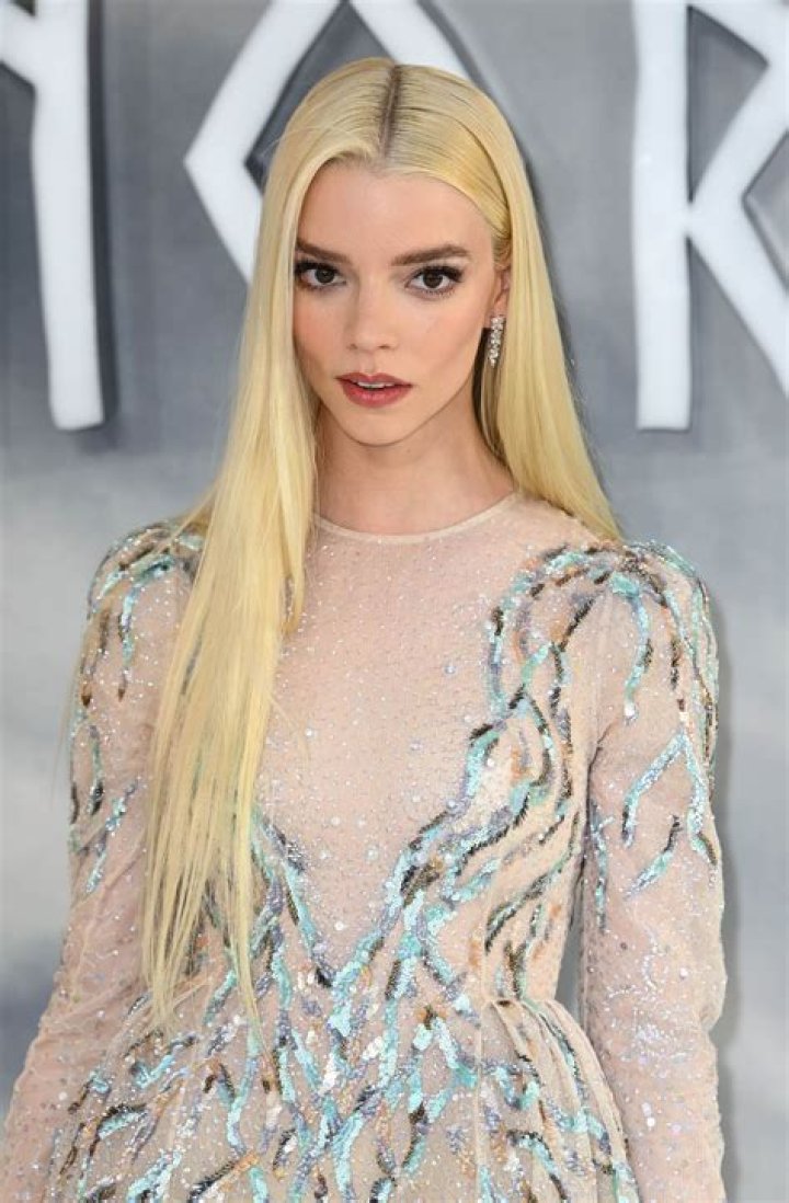Corinne Joy Height, Weight, Net Worth, Age, Birthday, Wikipedia, Who, Nationality, Biography