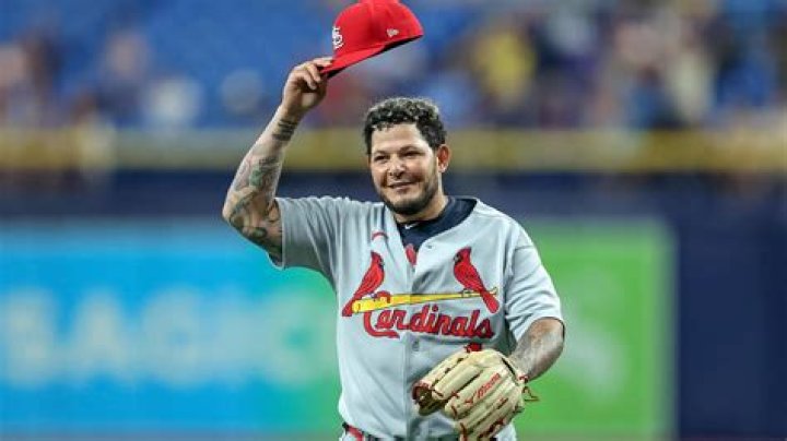 
Yadier Molina Height, Weight, Net Worth, Age, Birthday, Wikipedia, Who, Nationality, Biography 